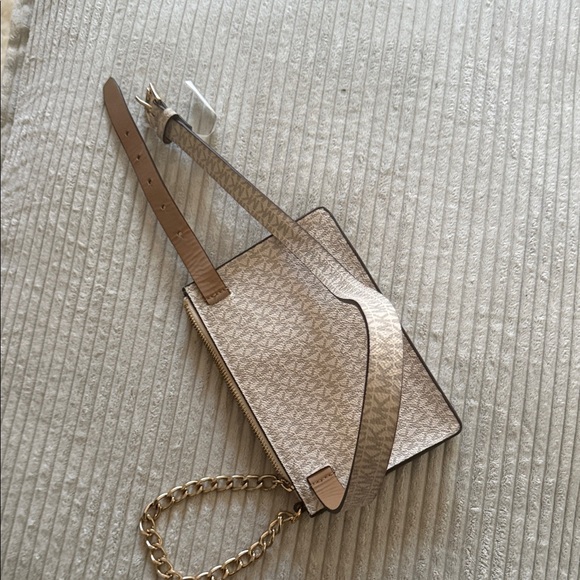 Michael Kors Cream Clutch with Gold Chain - Picture 3 of 3